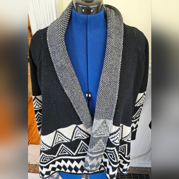 YoYo5 Black & White Aztec Design Long Sleeve Open Cardigan Sweater S/M - Picture 3 of 9